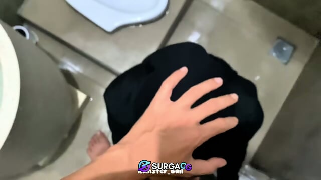 Dengan Orang Asing, 18+ Hijab Blowjob di Kamar