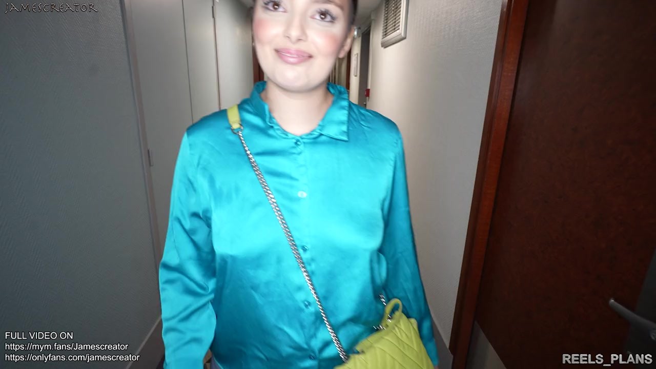 Une fille arabe française au gros cul se fait prendre en anal par l’ami de son frère pour un ordi!